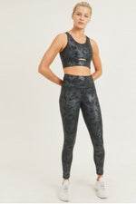 Load image into Gallery viewer, Holographic Leggings
